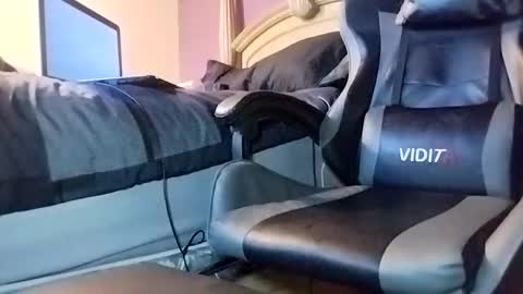 Snapshot of dtrain6969420 chatting on 10-28-25, 01:31 dtrain6969420 online show from 10-28-25, 01:31