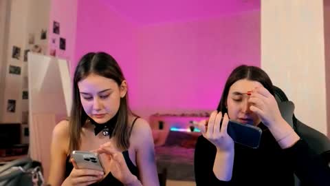 Snapshot of duaoppa chatting on 12-18-25, 12:44 Adeletall and Aliya online show from 12-18-25, 12:44