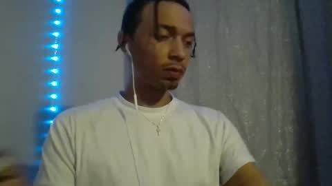 Snapshot of dubz07 chatting on 05-14-26, 12:17 dubz07 online show from 05-14-26, 12:17
