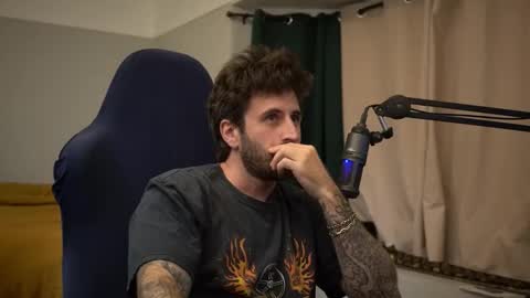 Snapshot of dukethedude chatting on 10-26-25, 02:17 Duke online show from 10-26-25, 02:17