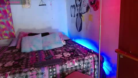 Dulce online show from 10-19-25, 10:38