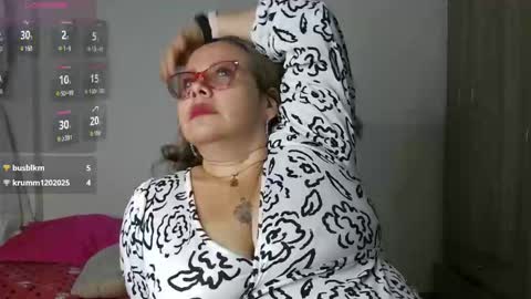 Im Dulce online show from 11-30-25, 01:42