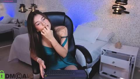 dulce_isabel_ online show from 04-01-26, 03:07