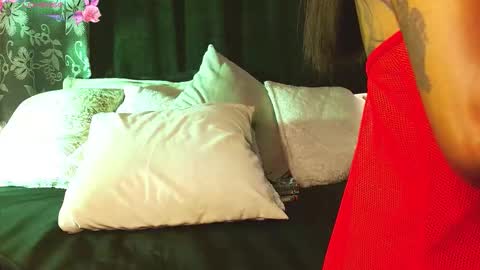 Snapshot of dulce_tara chatting on 12-19-25, 09:16 online show from 12-19-25, 09:16