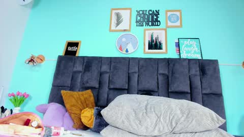 Snapshot of dulceaurora_ chatting on 02-17-25, 08:19 DULCE AURORA online show from 02-17-25, 08:19