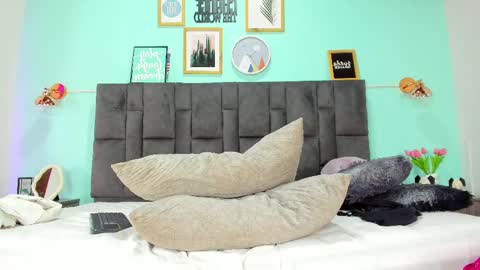 Snapshot of dulceaurora_ chatting on 03-01-25, 05:52 DULCE AURORA online show from 03-01-25, 05:52