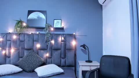 Snapshot of dulceaurora_ chatting on 07-16-26, 02:50 DULCE AURORA online show from 07-16-26, 02:50