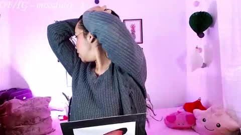 Snapshot of dulcemaria_alvarez22 chatting on 01-09-26, 03:09 Dulce online show from 01-09-26, 03:09