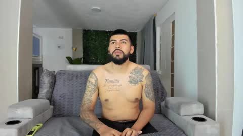 Jlozada05 online show from 11-18-25, 03:01