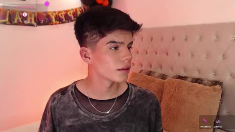 Snapshot of dulcey_ chatting on 10-17-25, 04:15 Dulcey online show from 10-17-25, 04:15