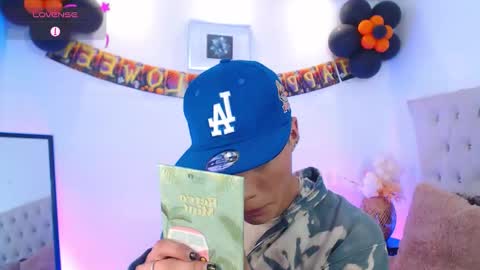 Snapshot of dulcey_ chatting on 10-21-25, 05:30 Dulcey online show from 10-21-25, 05:30