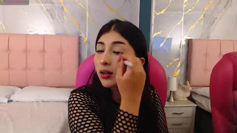 Abril Cruz online show from 10-17-25, 03:10
