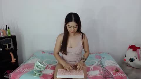 Snapshot of dullce_mariiaa chatting on 11-17-25, 04:18 dulce online show from 11-17-25, 04:18