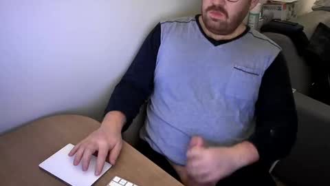 Snapshot of dupf127 chatting on 02-23-26, 11:24 FloFrenchCurv288 online show from 02-23-26, 11:24