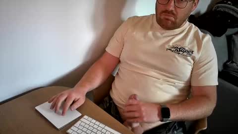 Snapshot of dupf127 chatting on 04-12-26, 05:40 FloFrenchCurv288 online show from 04-12-26, 05:40