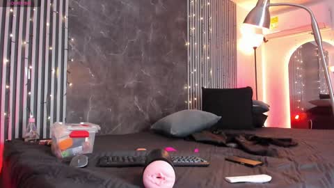 Duriel online show from 12-29-24, 01:17