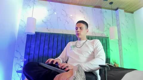 Dustin Sonne online show from 03-20-26, 03:33