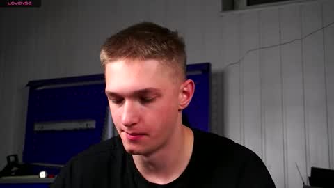 Dustyn online show from 11-25-25, 03:23