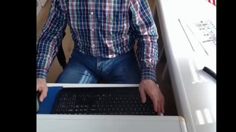 Snapshot of dutchpornking2 chatting on 03-02-25, 12:32 dutchpornking2 online show from 03-02-25, 12:32