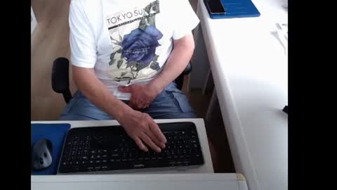 Snapshot of dutchpornking2 chatting on 06-15-26, 05:42 dutchpornking2 online show from 06-15-26, 05:42