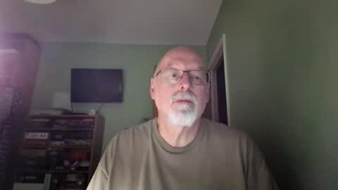 Snapshot of dutchunclejohn chatting on 04-27-26, 09:46 DutchUncleJohn online show from 04-27-26, 09:46