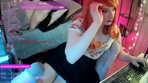 Snapshot of dvadaisy chatting on 05-04-26, 11:01 DvaDaisy online show from 05-04-26, 11:01