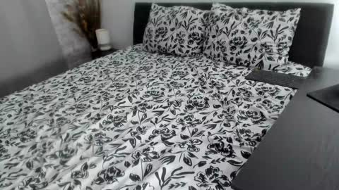 Dyanne online show from 10-20-25, 05:13