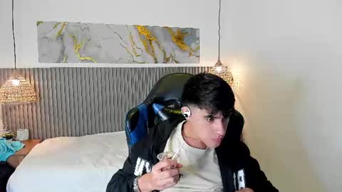 Snapshot of dyla_n18_ chatting on 07-24-26, 07:34 dyla_n18_ online show from 07-24-26, 07:34