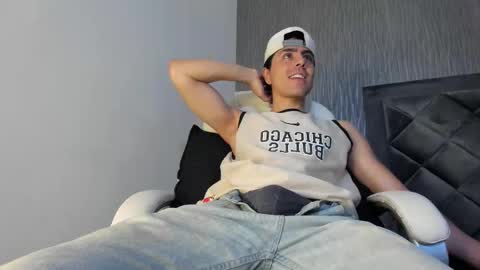 Snapshot of dylan_cross_ chatting on 10-03-25, 11:40 Dylan online show from 10-03-25, 11:40