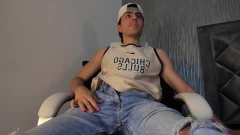 Snapshot of dylan_cross_ chatting on 10-13-25, 11:21 Dylan online show from 10-13-25, 11:21