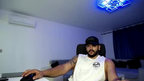 Snapshot of dylan_dom_ chatting on 09-25-25, 08:01 Dylan Dom online show from 09-25-25, 08:01