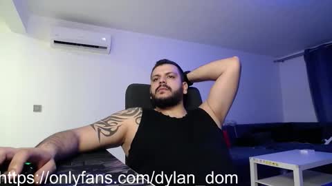 Snapshot of dylan_dom_ chatting on 03-11-26, 11:33 Dylan Dom online show from 03-11-26, 11:33