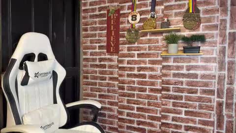 Snapshot of dylangusss chatting on 02-15-26, 06:43 Dylangusss online show from 02-15-26, 06:43