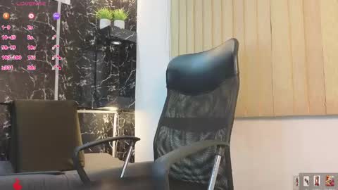 Snapshot of dylanstonne1 chatting on 04-23-26, 02:35 D Y L A N online show from 04-23-26, 02:35