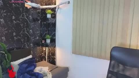 Snapshot of dylanstonne1 chatting on 05-20-26, 03:45 D Y L A N online show from 05-20-26, 03:45