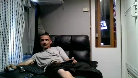dzznutzz9 online show from 08-06-26, 04:42