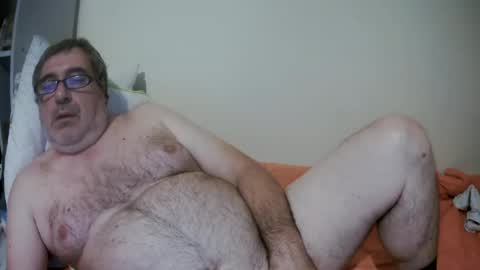 Snapshot of e1415926 chatting on 12-01-24, 07:14 Uncle Emo online show from 12-01-24, 07:14