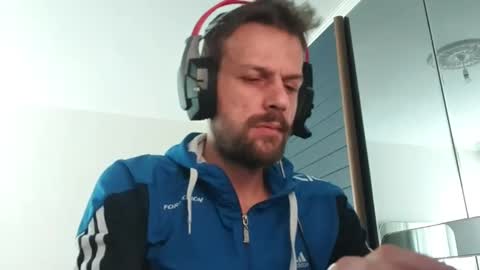 Snapshot of eaglecrm chatting on 10-25-25, 09:06 eaglecrm online show from 10-25-25, 09:06