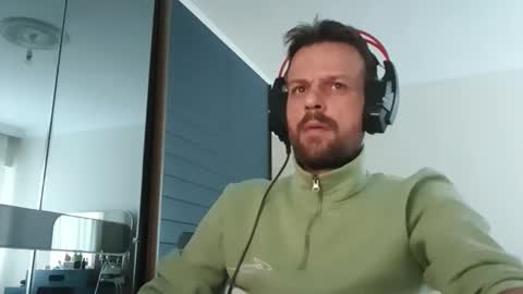 Snapshot of eaglecrm chatting on 10-26-25, 01:28 eaglecrm online show from 10-26-25, 01:28