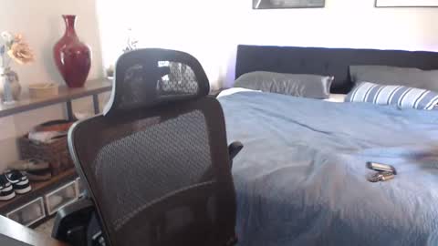 Alex online show from 05-13-26, 06:49