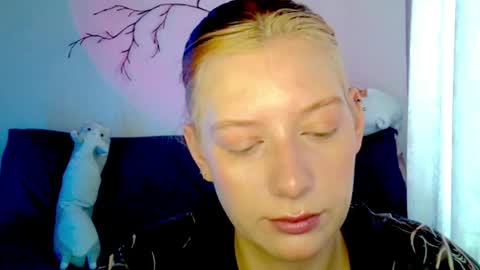 Lily online show from 04-18-26, 07:01