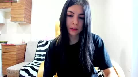 Snapshot of earthadobb chatting on 07-16-26, 07:25 Emma online show from 07-16-26, 07:25