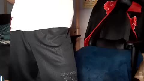 Snapshot of easybreezy20 chatting on 12-14-24, 06:24 TWITTER INSTAGRAM easybreezy20 ONLINE 1230 AM TO 7AM online show from 12-14-24, 06:24