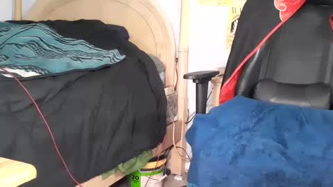 Snapshot of easybreezy20 chatting on 12-15-24, 07:24 TWITTER INSTAGRAM easybreezy20 ONLINE 1230 AM TO 7AM online show from 12-15-24, 07:24