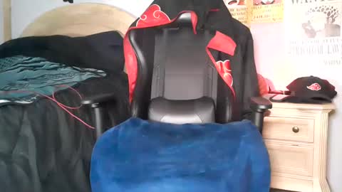 Snapshot of easybreezy20 chatting on 01-20-25, 09:13 TWITTER INSTAGRAM easybreezy20 ONLINE 1230 AM TO 7AM online show from 01-20-25, 09:13