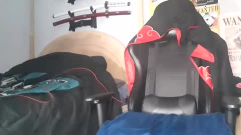 Snapshot of easybreezy20 chatting on 02-08-25, 07:04 TWITTER INSTAGRAM easybreezy20 ONLINE 1230 AM TO 7AM online show from 02-08-25, 07:04