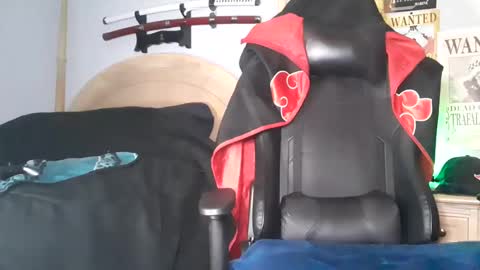 Snapshot of easybreezy20 chatting on 02-15-25, 07:27 TWITTER INSTAGRAM easybreezy20 ONLINE 1230 AM TO 7AM online show from 02-15-25, 07:27