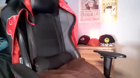 Snapshot of easybreezy20 chatting on 10-05-25, 05:28 TWITTER INSTAGRAM easybreezy20 ONLINE 1230 AM TO 7AM online show from 10-05-25, 05:28