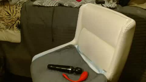 Snapshot of eatme_six9 chatting on 01-21-25, 09:24 Six online show from 01-21-25, 09:24