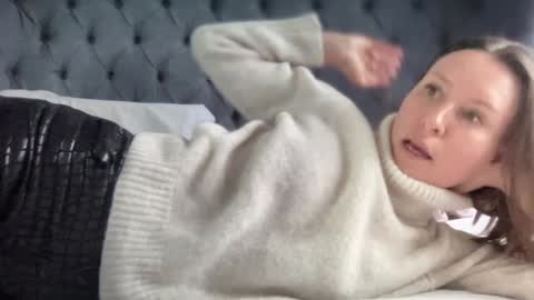 Nadia Ferreira  online show from 01-16-25, 09:05